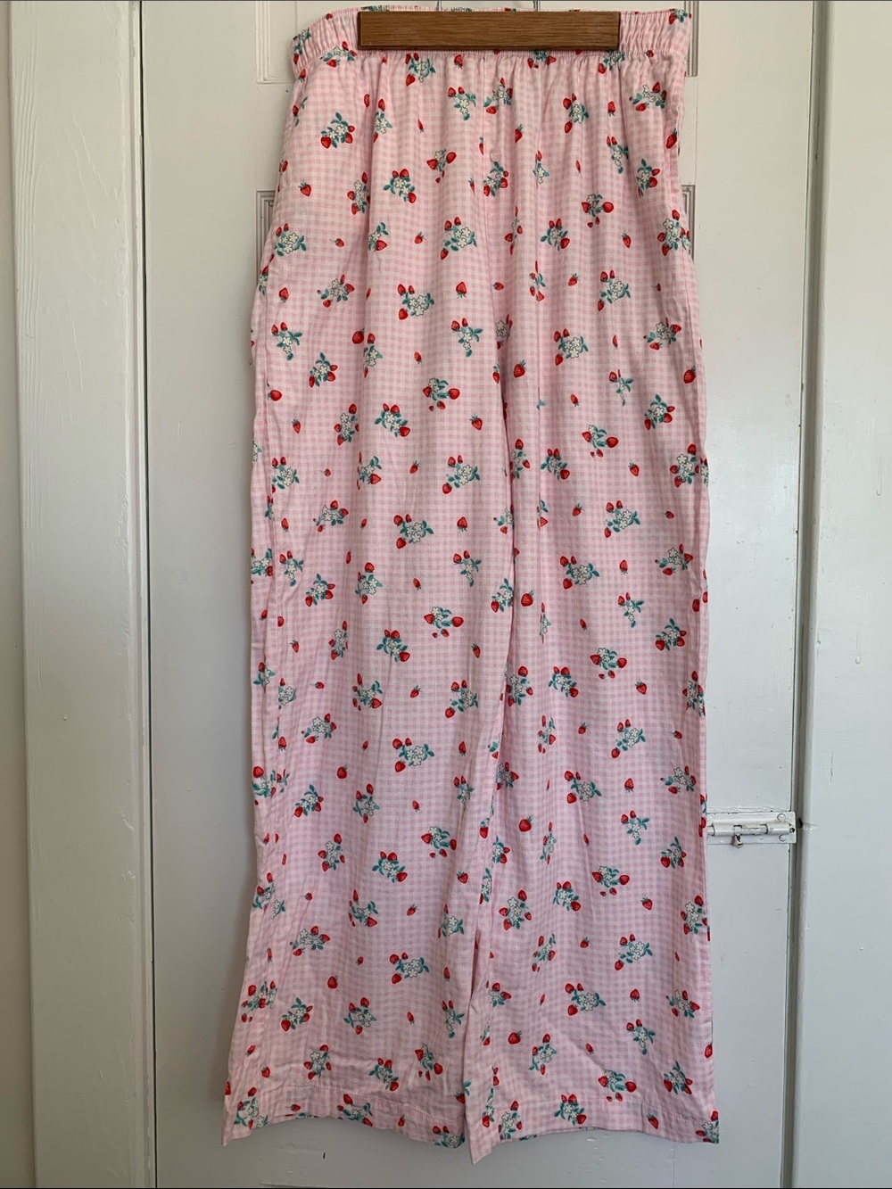Pink Strawberry-Print Pajama Bottoms Size M 100% Cotton Gingham